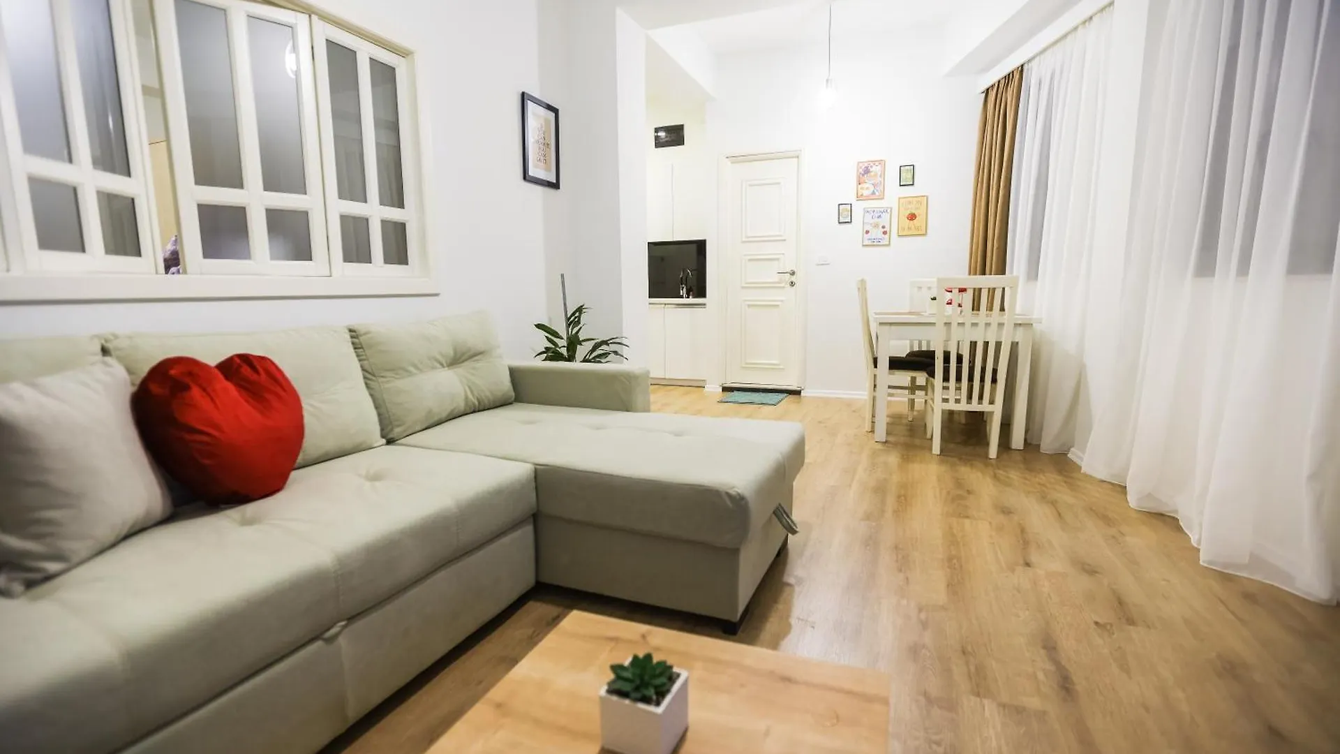At Bazaar Central Apartment Tirana